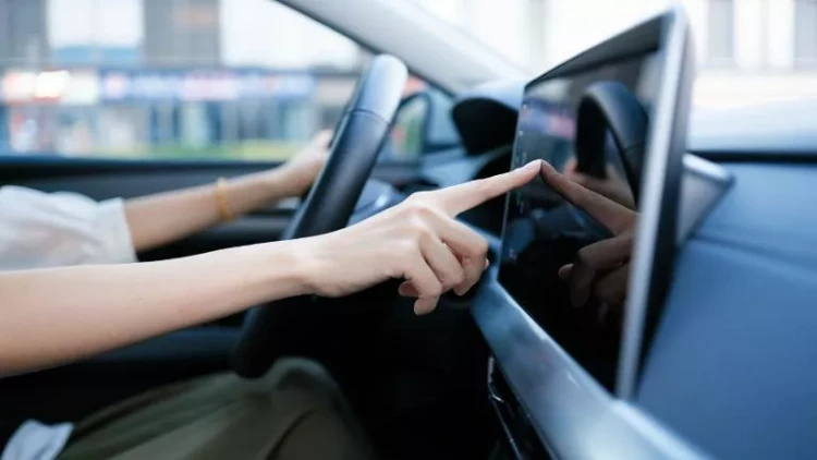 Avtomobillərdə pul verdiyimiz, amma istifadə etmədiyimiz 5 funksiya