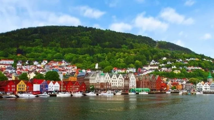 Yerüzündə gecənin olmadığı və günəşin həftələrlə batmadığı ölkə