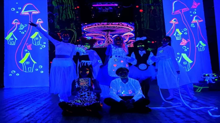 “Alisa möcüzələr diyarında” müasir səhnə texnologiyaları ilə  səhnələşdirilib - FOTO