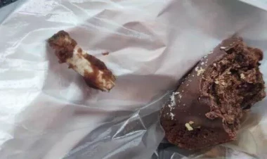 Şirniyyatın içindən görün nə çıxdı