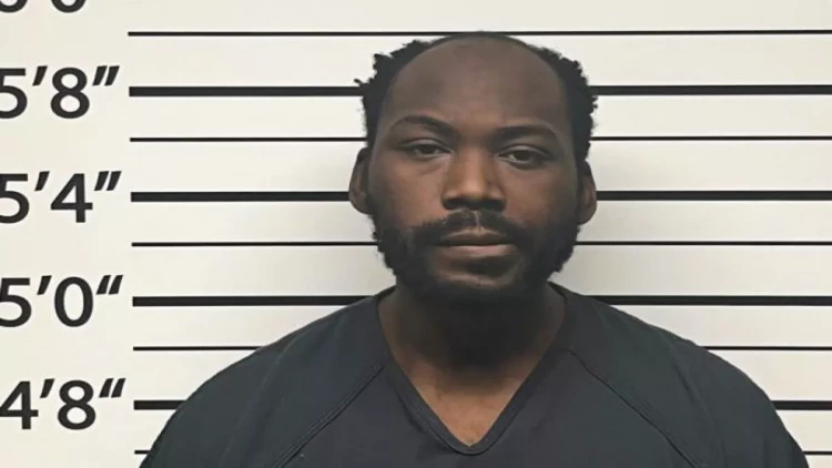 ABŞ-də dəhşətli cinayət: Gənc ailəsini və daha iki nəfəri öldürdü