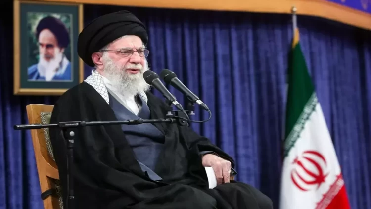 İran yoxsulluqdan ayağa qalxıb, Xamaneyinin sərvəti isə heyrət doğurur