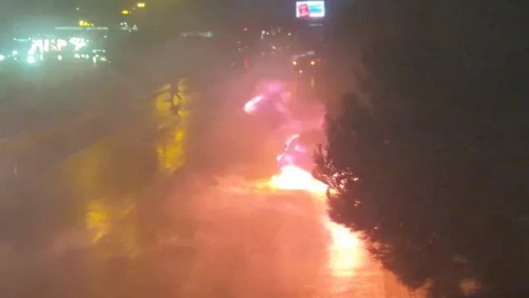 Yasamalda avtomobil yandı - sıxlıq yarandı - FOTO