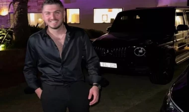 Reper atasına 10 milyonluq avtomobil hədiyyə etdi - FOTO