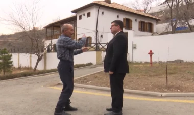 Laçında ata mülkünə köçən ailə indi də obyekti istəyir - VİDEO