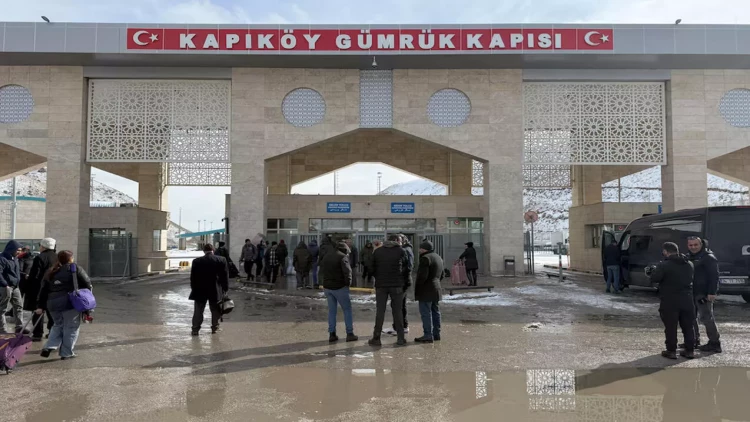 İranı kütləvi şəkildə tərk edirlər - FOTO