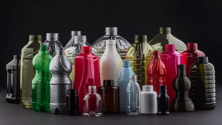 Qonşu ölkədə plastik su butulkalarından istifadə qadağan olunur