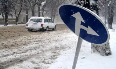 Sürücülərə XƏBƏRDARLIQ: Bu yolda hərəkət təhlükəli olub