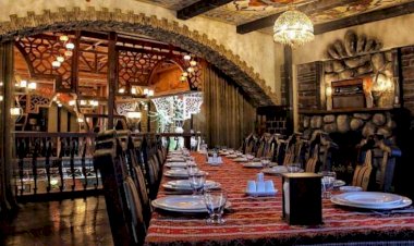 Bakıda məşhur restoran sökülür - FOTO